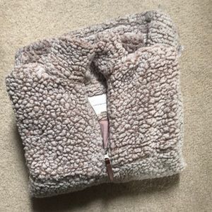 Thread supply fluffy sweatshirt